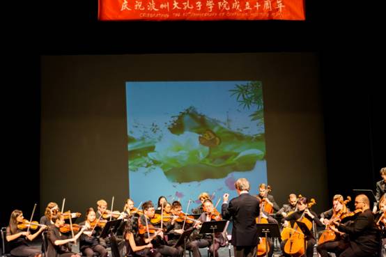 半岛在线注册与波州大音乐学院师生为孔院十周年庆典合奏《茉莉花》《赶牲灵》.jpg